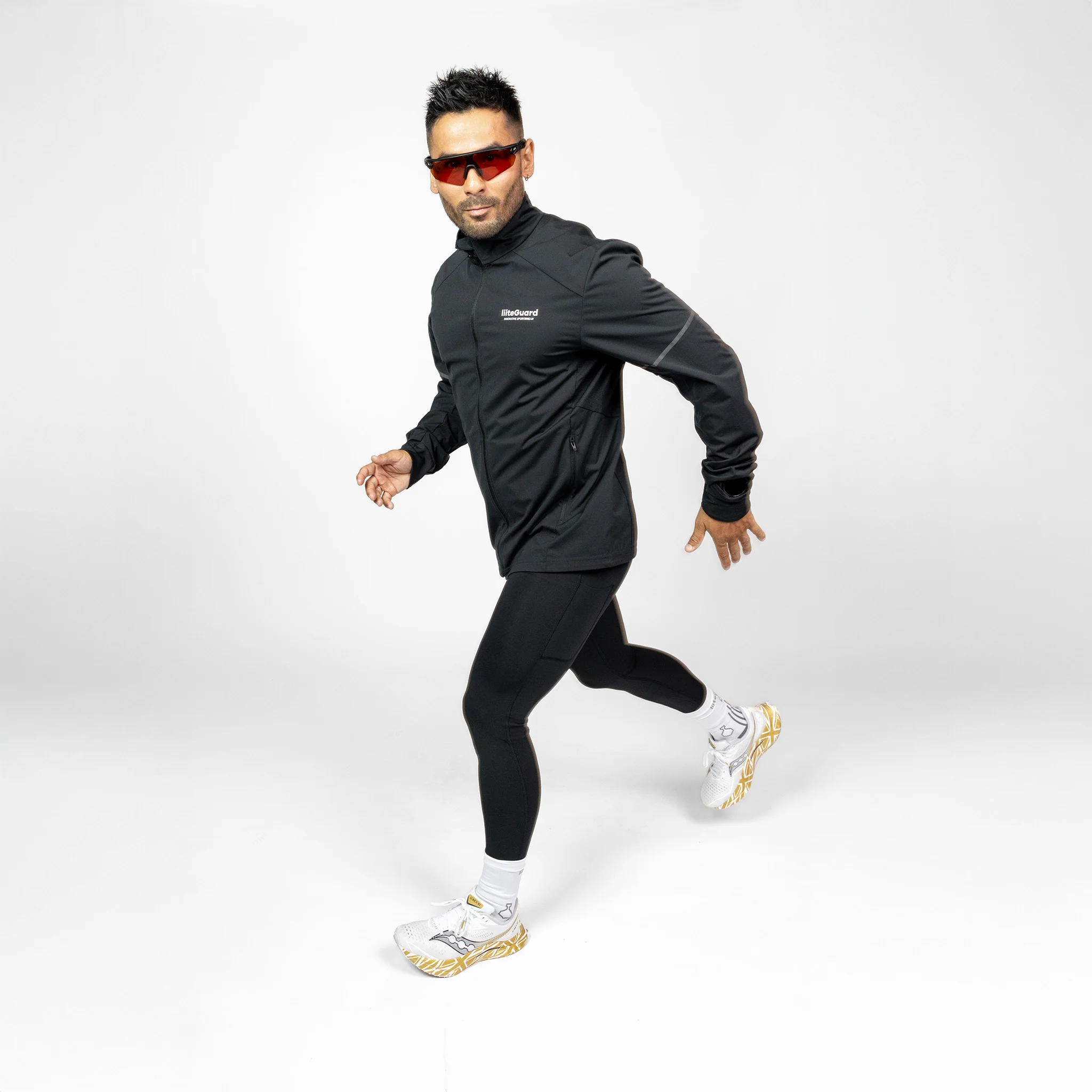 HYDRO-TECH RUNNING JACKET (MEN) - BLACK - Image 3