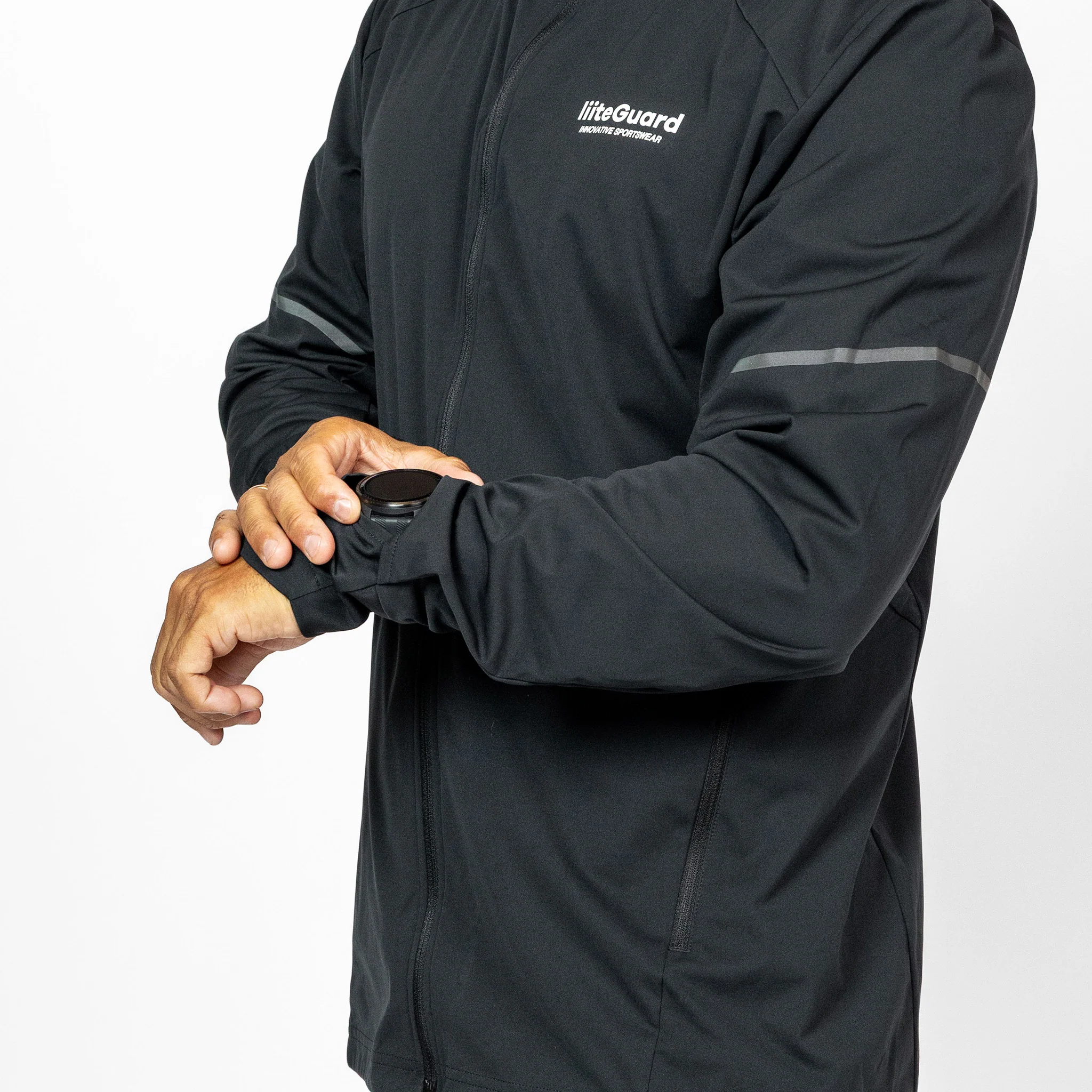 HYDRO-TECH RUNNING JACKET (MEN) - BLACK - Image 4