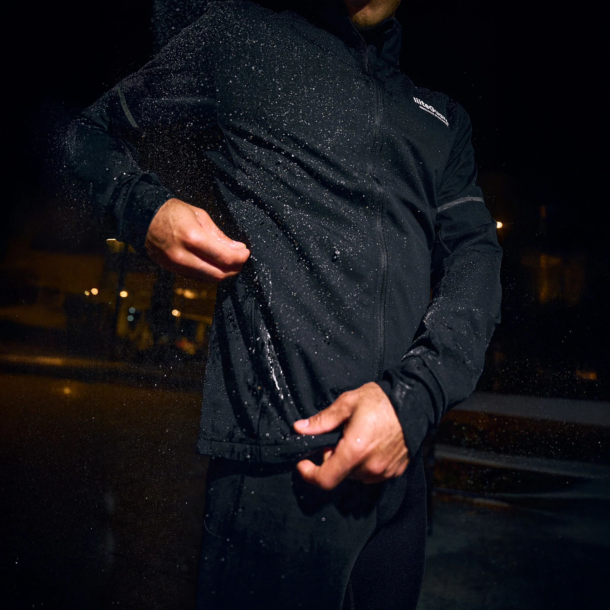 HYDRO-TECH RUNNING JACKET (MEN) - BLACK - Image 8