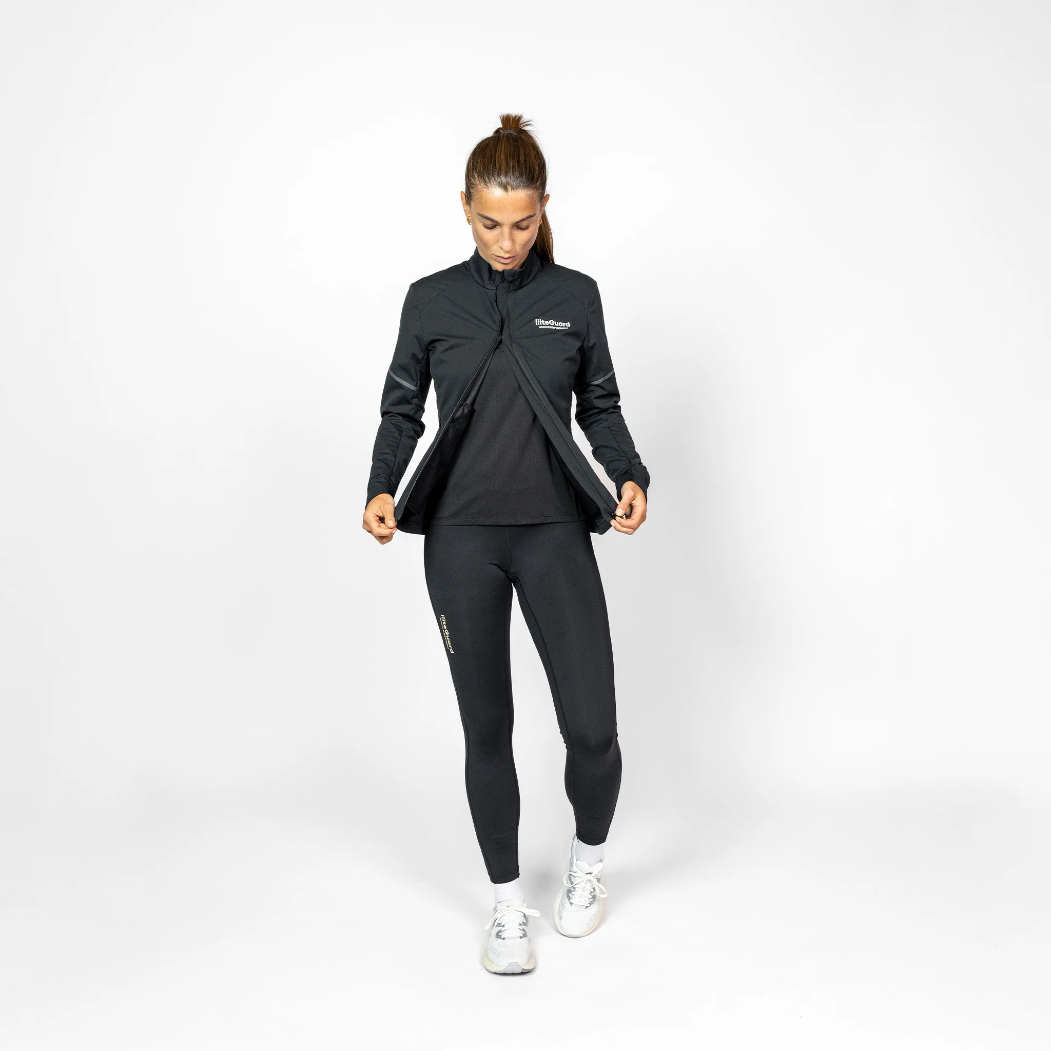 HYDRO-TECH RUNNING JACKET (WOMEN) - BLACK - Image 3